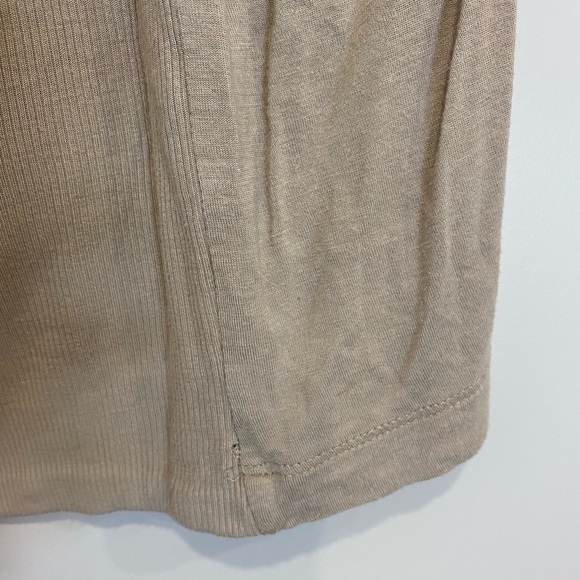 •2/$20• Forever 21 Y2K Taupe-Colored Short-Sleeved Cardigan - Picture 5 of 7